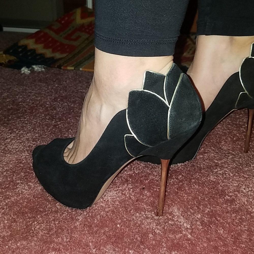 Gorgeous peep toe heels
